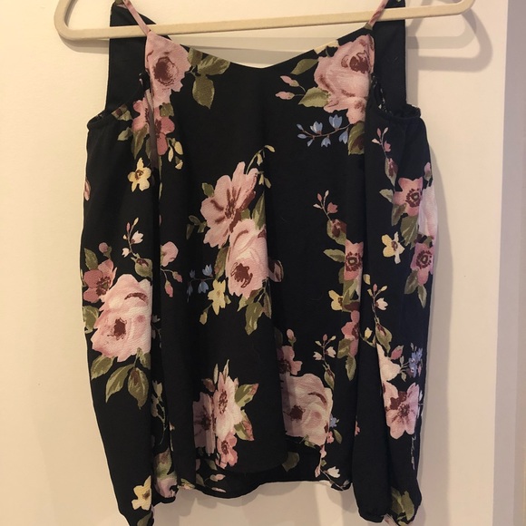 Cut sleeve top-never worn - Picture 1 of 1